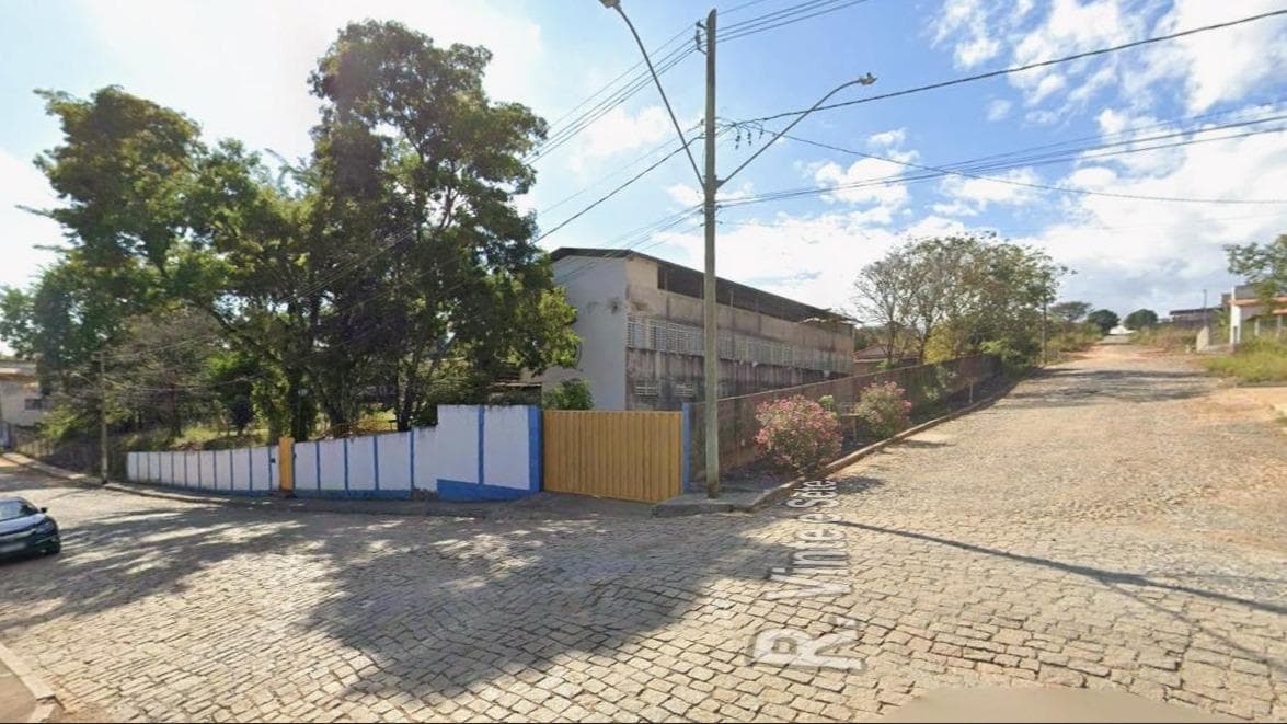 Terreno com área de 4.972 M², Rua Vinte e Sete. Iguatama/MG — foto 1 de 2