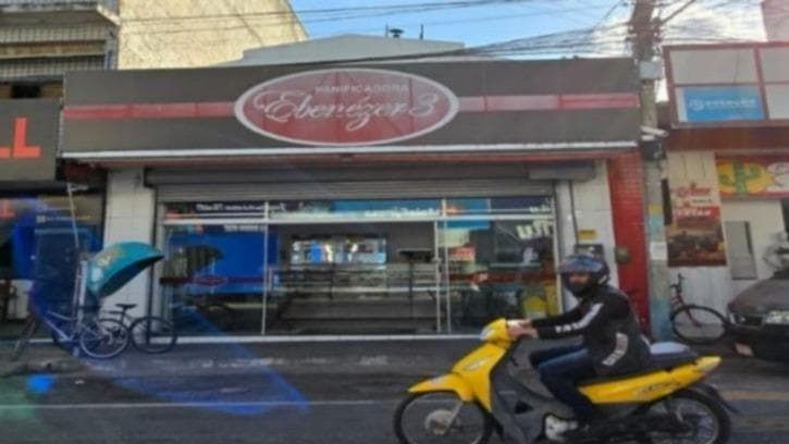 Um armazém, Rua Leoncio Wanderley, nº 396, Patos/ PB