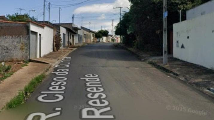 IMOVEL NA RUA CLESO DA CUNHA RESENDE, 300, BAIRRO TOCANTINS, UBERLANDIA/MG. COM ÁREA 287,58M², DESIGNADO POR LOTE Nº 06 DA QUADRA Nº 21, COM TODAS AS SUAS DEPENDÊNCIAS, INSTALAÇÕES E BENFEITORIAS EXISTENTES.
