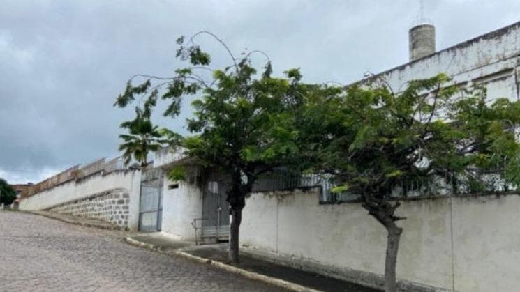 PRÉDIO COMERCIAL, ÁREA TOTAL DO TERRENO DE 1.608,36 M², LOCALIZADO NA AV. JOAQUIM NABUCO Nº 161, BAIRRO PITANGA, PESQUEIRA/PE. 