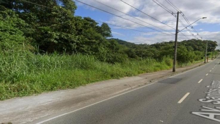 TERRENO, COM ÁREA TOTAL DE 33.220,00M², SEM EDIFICAÇÕES, NA AVENIDA SANTOS DUMONT, JOINVILLE/SC. 