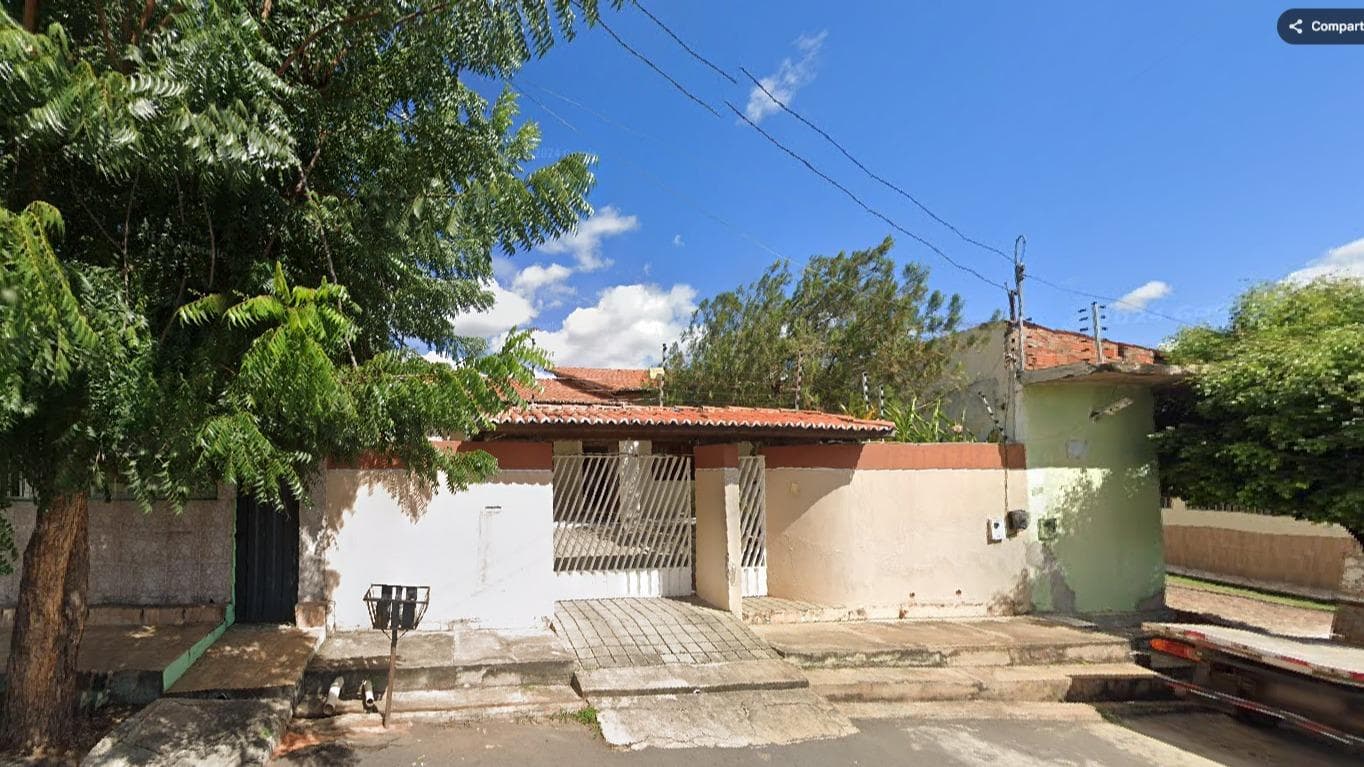 Rua Francília Maria Martins Lopes, nº 383 (encravada em terreno constituído do lote 15 da quadra "U-2" do Loteamento Brazília), Betolândia, Juazeiro do Norte - CE.
