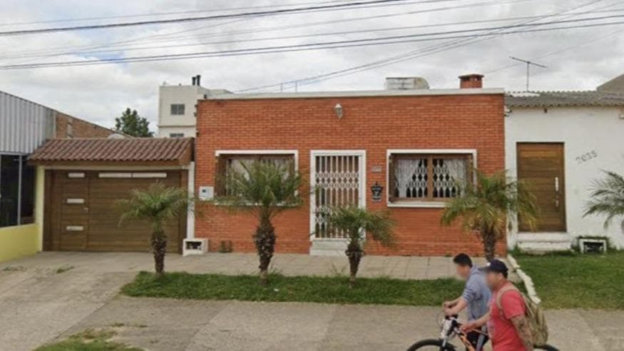 CASA, TERRENO COM ÁREA SUPERFICIAL DE 384,00M² , AVENIDA GOVERNADOR LEONEL BRIZOLA, SOB Nº 2047 (ANTIGO LOTE 13), DO QUARTEIRÃO 1349, BAGE/RS. 