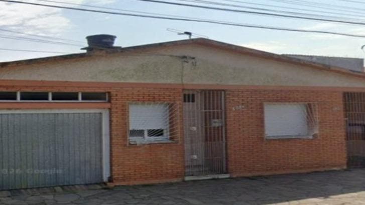 CASA EM ALVENARIA DE 199,83M², AVENIDA ARTUR DE SOUZA COSTA, Nº 181, BAIRRO NOSSA SENHORA DE FATIMA, PELOTAS/RS. 