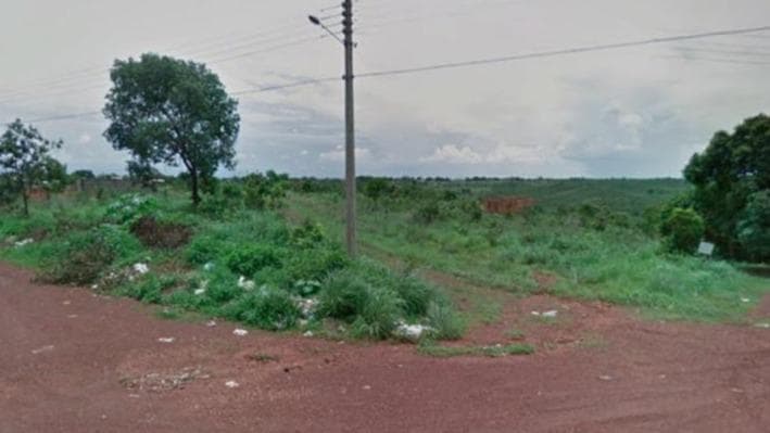Lote 241-I, da Quadra - 200, com área de 1.453,58m², situado na zona suburbana de Luziânia/GO no loteamento denominado Parque Três Poderes.