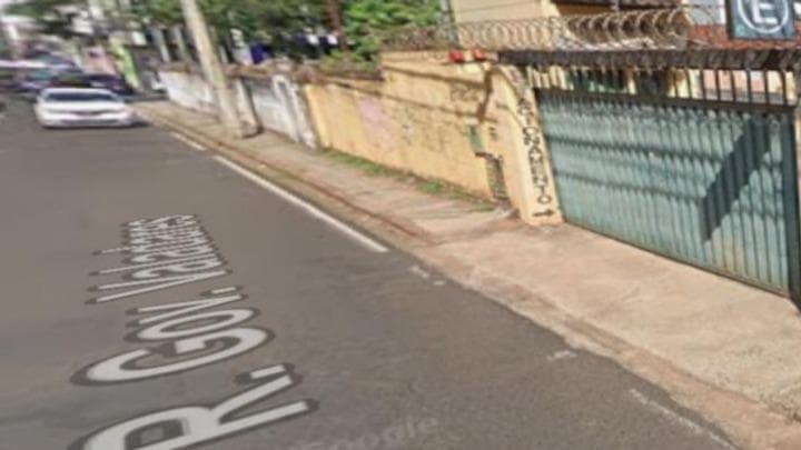 TERRENO SEM BENFEITORIA, LOCALIZADO NA RUA GOVERNADOR VALADARES, Nº 329, CENTRO, UBERABA/MG.