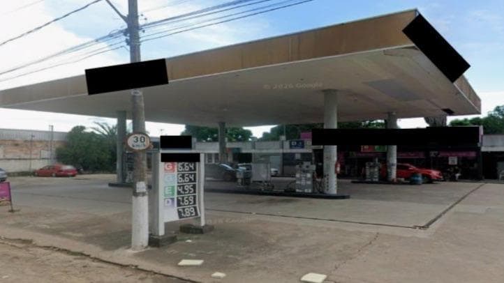 01 LOTE DE TERRAS COM UM POSTO DE GASOLINA, CONSTITUÍDA PELOS LOTES 06, 07, 08 E 09, QUADRA 10, COM ÁREA DE 1.248,00M2, LOTEAMENTO BRALANDA, AVENIDA GERALDO ROMANO, 495, CENTRO, NANUQUE/MG
