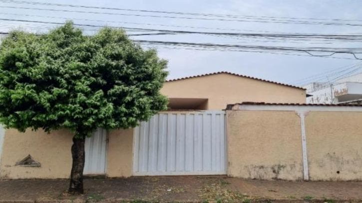 CASA COM ÁREA DE 418,00M²,  RUA ATENAS, 570, BAIRRO TIBERY, UBERLÂNDIA/MG. 