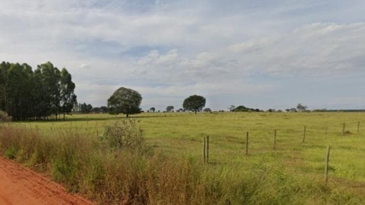 122, 5há DO IMÓVEL SITUADO NA FAZENDA RODEADOR NO MUNICÍPIO DE PEDRAS DE MARIA DA CRUZ/MG.
