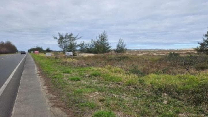 LOTE DE TERRENO N. 12, COM ÁREA DE 360M², DA QUADRA II, DO LOTEAMENTO PORTAL DO FAROL, NO FAROL DE SANTA MARTA, EM LAGUNA/SC