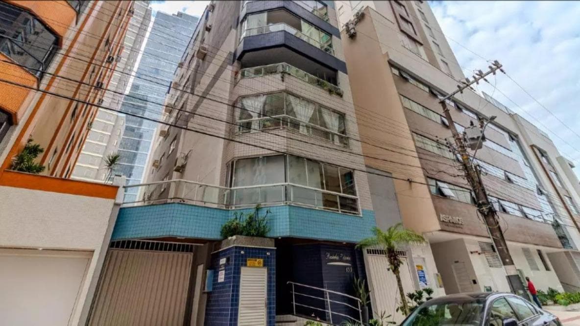 Apartamento nº 601, Condomínio Edifício Vittoria, Rua 3900, nº 133;Box-garagem nº 05,Condomínio Edifício Vittoria, Rua 3900, nº 133; Box-garagem nº 05-A,Edifício Residencial Rainha Vittoria, Rua 3900, nº 133, Balneário Camboriú/SC.