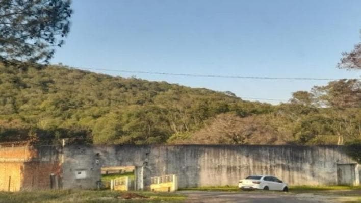 TERRENO, COM ÁREA DE 1.120 M², À MARGEM DIREITA DA ESTRADA LIVRAMENTO/HARMONIA, NO LUGAR DENOMINADO VILA ELFIA,SANTANA DO LIVRAMENTO/RS