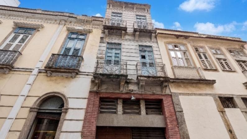 Prédio Comercial com área construída de 264 m², situado na Rua dos Andradas, nº 141, Centro, Rio de Janeiro/RJ.