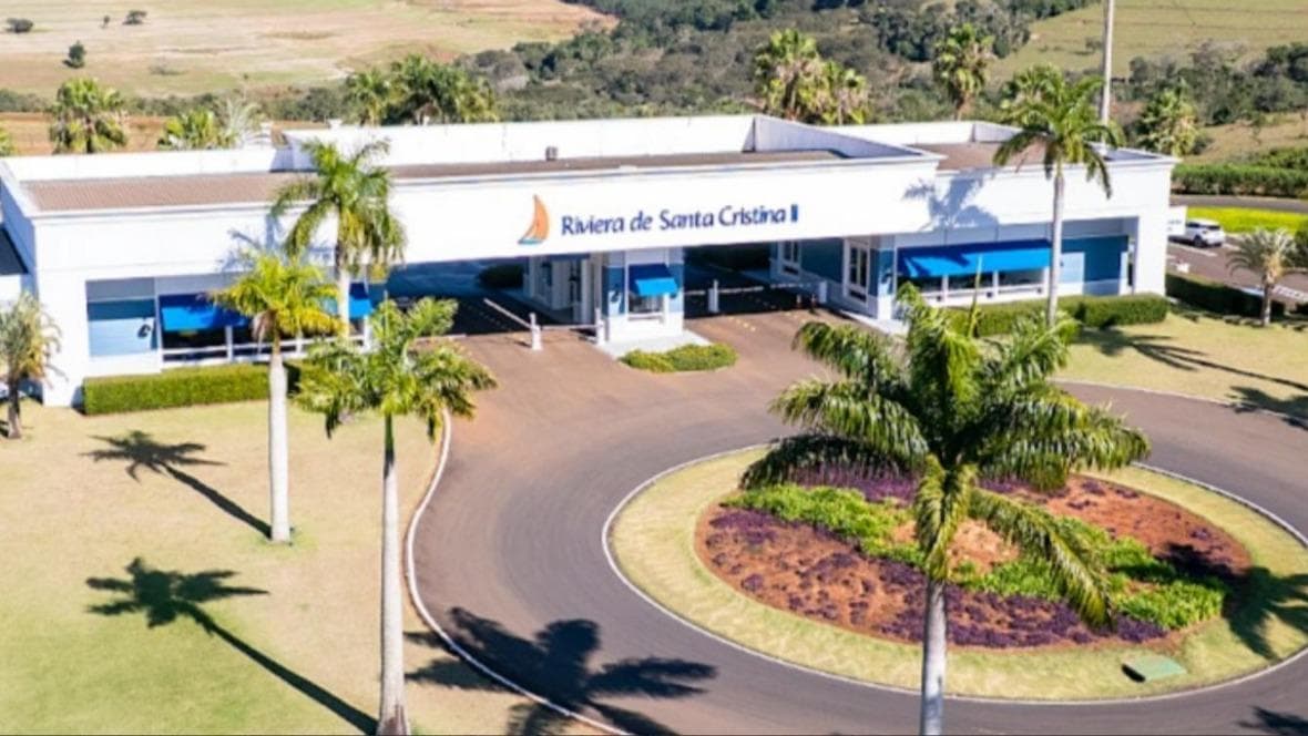 Um lote de terreno sob n° 08 (oito) da quadra AF, do Loteamento denominado "Terras de Santa Cristina - Gleba II" atualmente denominado "Riviera de Santa Cristina II", com acesso pela Rodovia Raposo Tavares, Itaí/SP.