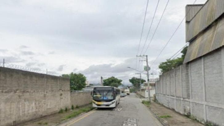 TERRENO, COM ÁREA DE 450M², SITUADO NA CONFLUENCIA DAS RUAS OLAVO BILAC E CEL.GUILHERMINO LIMA, CONSTITUÍDO PELO LOTE 16 DA QUADRA 09, VILA FLORA, GUARULHOS-SP
