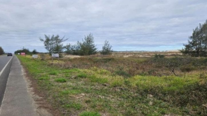 LOTE DE TERRENO, COM ÁREA DE 360M², N. 13, DA QUADRA II, DO LOTEAMENTO PORTAL DO FAROL, NO FAROL DE SANTA MARTA, EM LAGUNA/SC