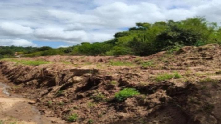 4 LOTES DE TERRA, SENDO LOTES Nº 03, 04, 05 E 06, LOCALIZADOS NA QUADRA J DO LOTEAMENTO JURACY PALHANO III, LAGOA SECA/PB, TENDO O LOTE 03, 533,00M2, O LOTE 04 TENDO 656,50M2, O LOTE 05 TENDO 432,00M2 E O LOTE 06 TENDO 903,00M2
