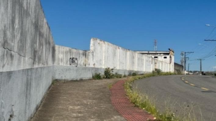 IMÓVEL INDUSTRIAL,  COM ÁREA TOTAL DE 2.999,16M². (COM FRENTE PARA A BR 101), E FUNDOS COM A AVENIDA CORONEL MANOEL NUNES, Nº 91, SERRA/ES.