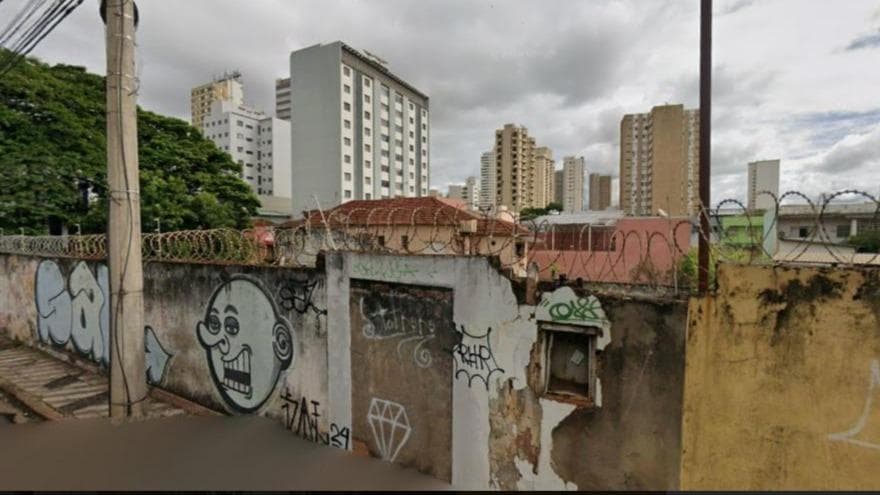IMÓVEL LOCALIZADO NA RUA GOVERNADOR VALADARES, Nº 315 (ANTIGO 53-A E 321), CENTRO, UBERABA/MG.